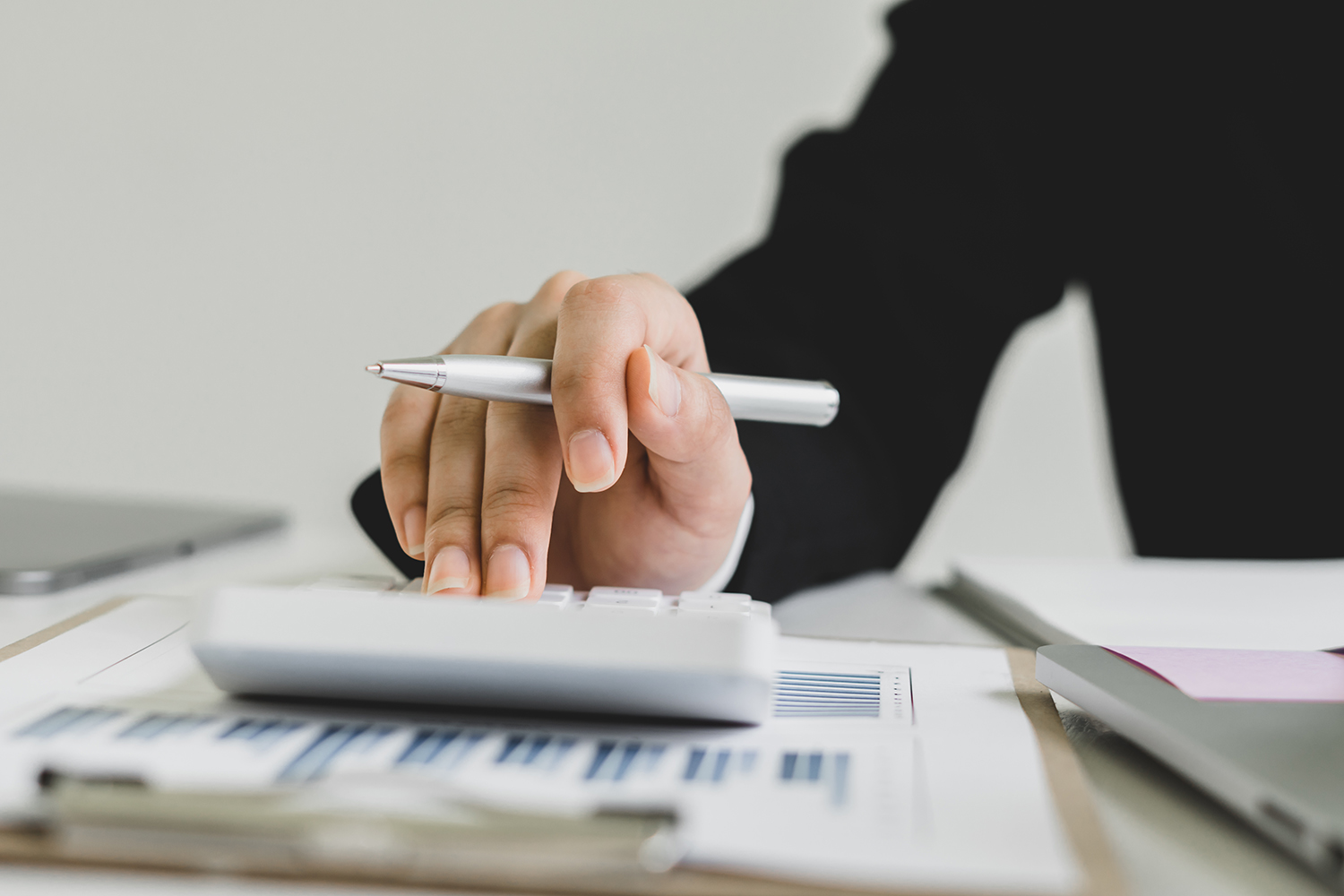 Close,Up,A,Accountant,Working,About,Financial,With,Calculator,At